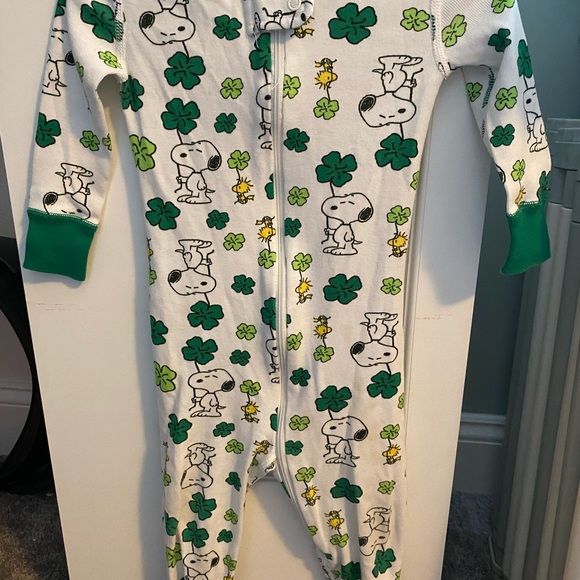 Peanuts St. Patrick's Day Sleeper - Picture 3 of 5